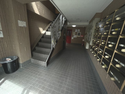 【ロビー】 | サンロイヤル柴島パート５ | ロビーには集合ポストがあります