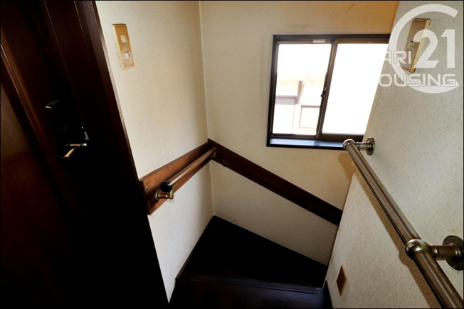 【設備】 | 武蔵村山市大南3丁目　中古戸建 | 安心の手すり付き階段♪