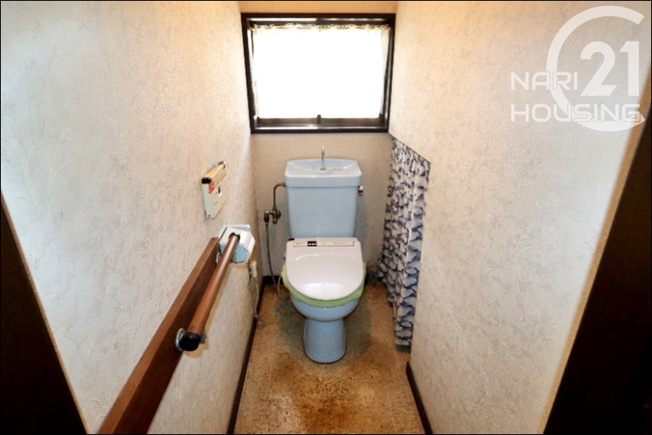 【トイレ】 | 武蔵村山市大南3丁目　中古戸建 | 換気の出来る小窓付きトイレ♪