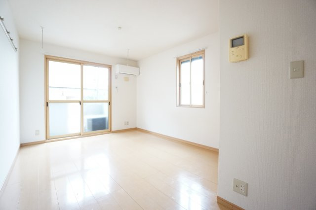 【居間・リビング】 | ピエトラ ポンテ | ※同物件、同タイプのお部屋です