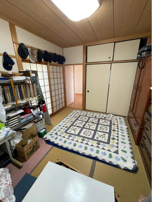 泉佐野市中庄　中古戸建のその他|6帖+板間の独立した和室。　プライベートが保たれ、ゆったり快適にお過ごし頂けます♪