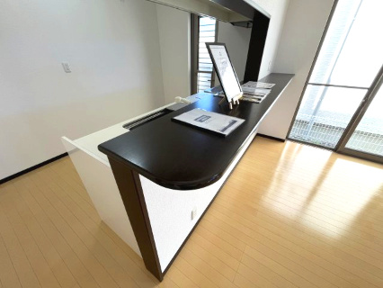 岸和田市極楽寺町1丁目　中古戸建のキッチン|カウンターキッチンです！
お子様の勉強机としても♪