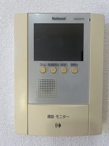 岸和田市極楽寺町1丁目　中古戸建の防犯設備|来客者を確認出来るＴＶモニターつき！
普段の生活時やお子様が一人でお留守番する際にも安心ですね！