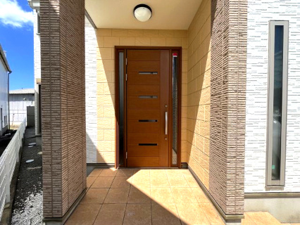 岸和田市極楽寺町1丁目　中古戸建の玄関