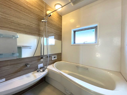 岸和田市極楽寺町1丁目　中古戸建の浴室|落ち着きのある配色で１日の疲れもリフレッシュ♪
追いだき機能ございます！