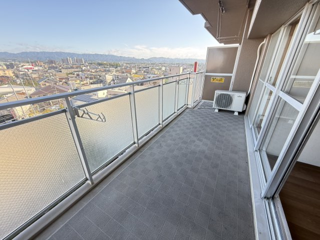 シャルマンフジ二色の浜ローヤルグランポートのバルコニー|広々としたバルコニー！　山側が見えて眺望良好です♪