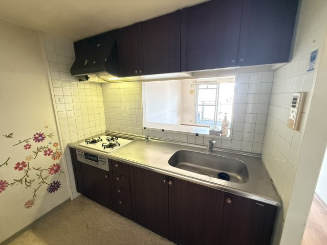 シャルマンフジ二色の浜ローヤルグランポートのキッチン|落ち着いた印象のキッチンの色目です♪