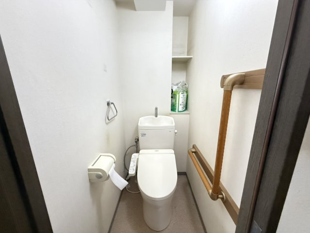 シャルマンフジ二色の浜ローヤルグランポートのトイレ|便座リフォーム済み！