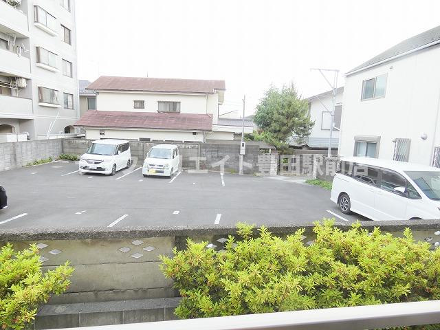 リブリ・日野石田第3の駐車場