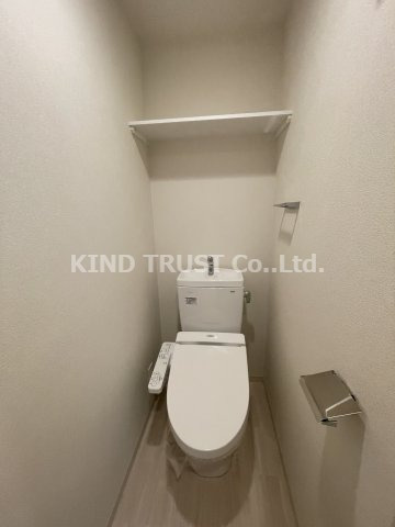 プレサンス梅田北オールのトイレ|落ち着いた色調のトイレです