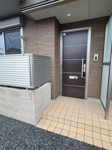 Yahmanのエントランス|玄関はWロック式ディンプルキーで安心です。