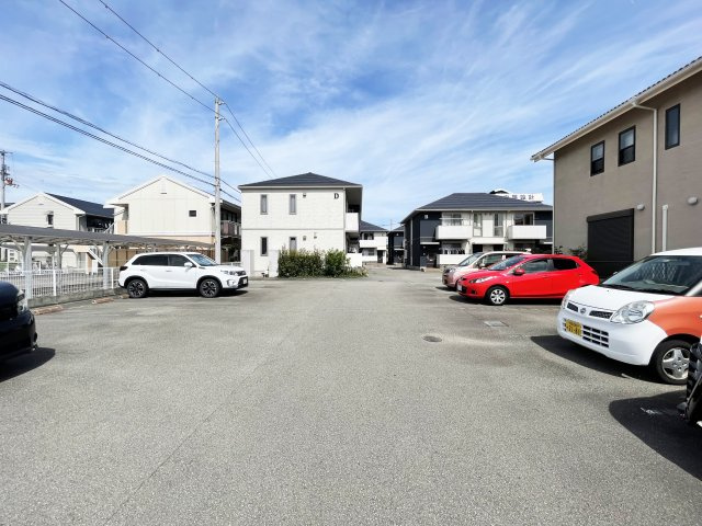 シャーメゾンピア　B棟の駐車場