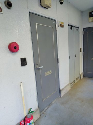 【その他共用部分】 | ファミール中村橋 | 共用廊下は屋根があり雨の日も安心