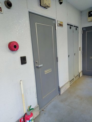 【その他共用部分】 | ファミール中村橋 | 共用廊下は屋根があり雨の日も安心