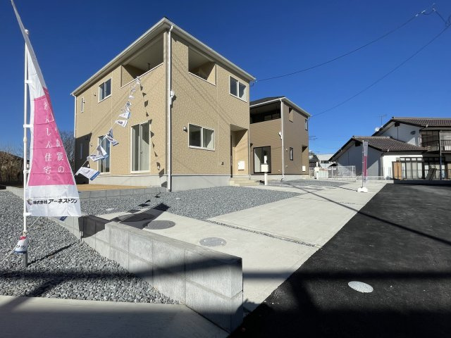藤岡市小林第6（全4棟）2号棟の前面道路含む現地写真