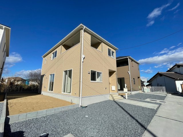 藤岡市小林第6（全4棟）2号棟の外観|ナチュラルで飽きの来ないデザインは流行に左右されない家の形です。外構も綺麗に仕上がっています(^▽^)/
