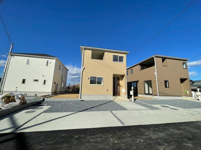 藤岡市小林第6（全4棟）2号棟の前面道路含む現地写真|前面道路含む現地写真です