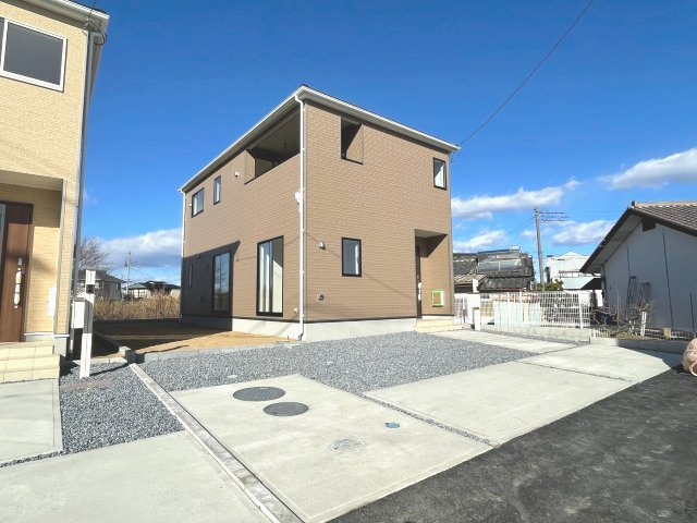 藤岡市小林第6（全4棟）3号棟の外観|ナチュラルで飽きの来ないデザインは流行に左右されない家の形です。外構も綺麗に仕上がっています(^▽^)/
