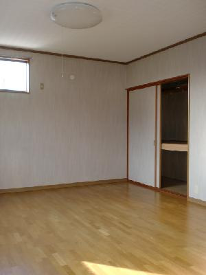 黒川戸建て　収益物件の洋室
