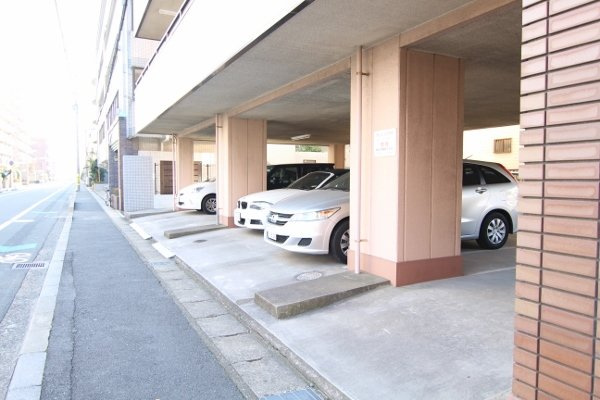 サンレイプラザの駐車場