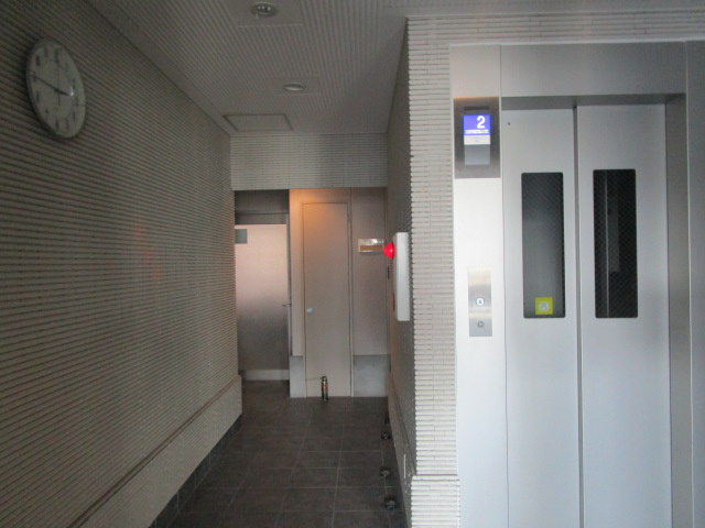 東大阪市長田東１丁目の一棟マンションのエントランス