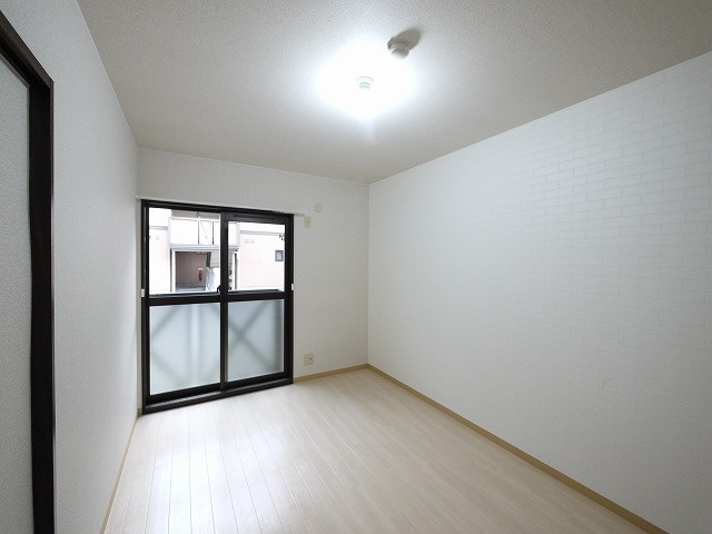 エクセル青垣の内装|明るい洋室です