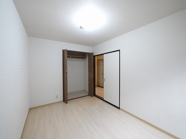 エクセル青垣の収納|落ち着いた色調の洋室です