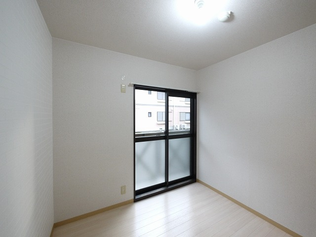 エクセル青垣の洋室|コンパクトで使いやすい洋室です