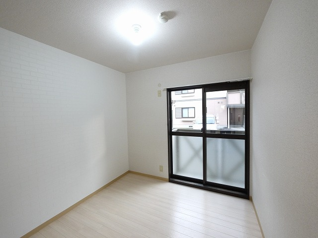 エクセル青垣の寝室|広くて明るい寝室