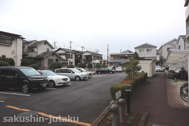 ライオンズマンション津田沼の駐車場