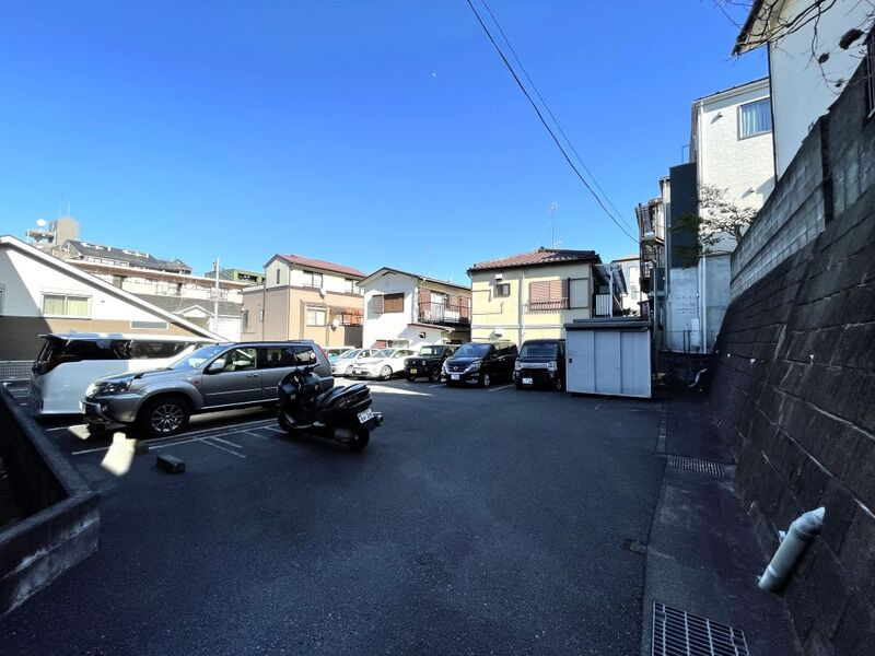 ヴィラージュ向ヶ丘の駐車場