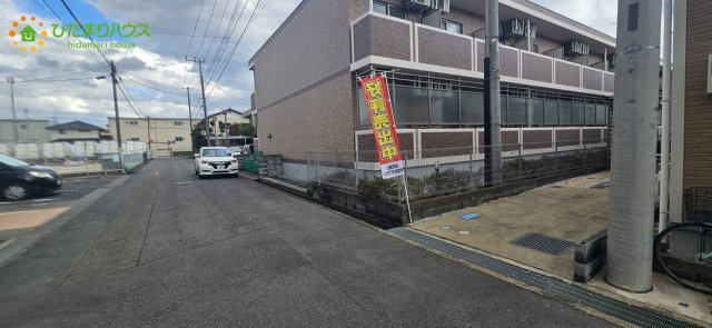 上尾市浅間台3丁目　中古一戸建ての前面道路含む現地写真