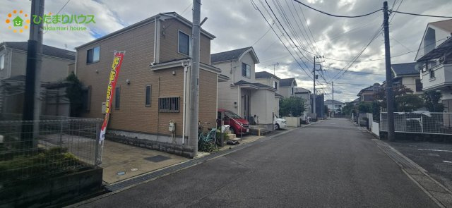 上尾市浅間台3丁目　中古一戸建ての前面道路含む現地写真