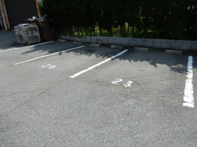 サンシャビルの駐車場