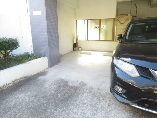 フォレスト明石の駐車場