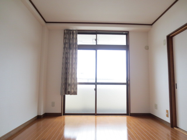 マンションサエイの居間・リビング