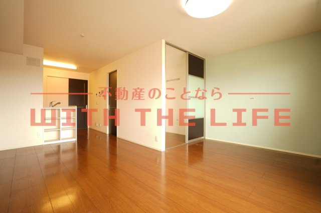 セジュール光【キャッシュバック対象物件】の居間・リビング|こちらの居間で趣味の時間をお楽しみください