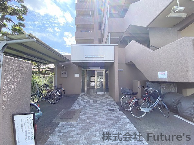コスモ三郷リバーサイドのエントランス|建物エントランスです