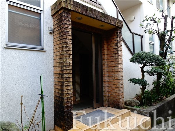 藤昌マンションのエントランス