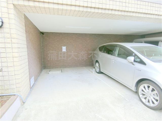 CASA  IMUTAの駐車場|敷地内平置き駐車場　空き状況等詳細はお問合せ下さい。