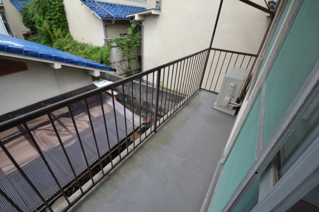 西本アパートのバルコニー