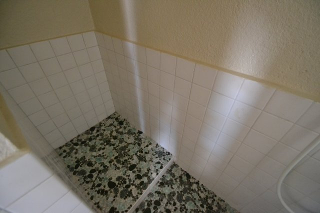 西本アパートの洗面所