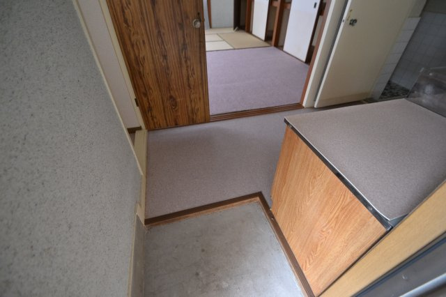 西本アパートの玄関