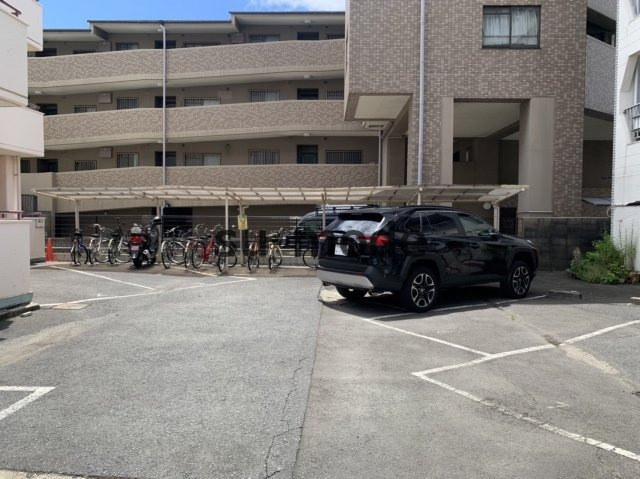 ヴィラコトブキの駐車場