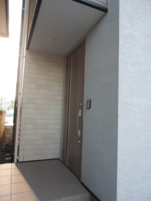 【玄関】 | 泉田4丁目新築戸建② | ダブルロックで安心。