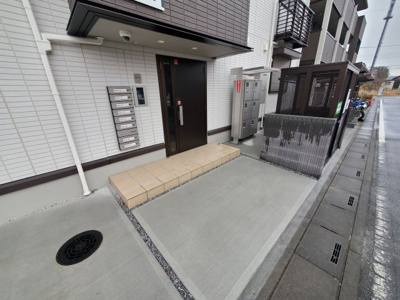 【エントランス】 | リヴィエールⅠ | 落ち着いたエントランスです