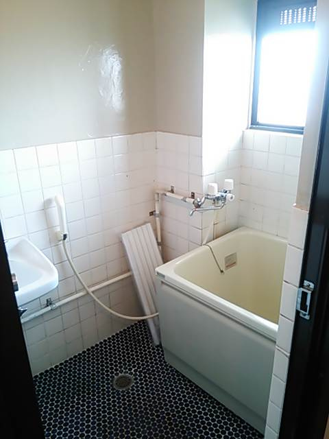 シャトーさわだⅠの浴室|窓付きバスルーム
※別室参考写真