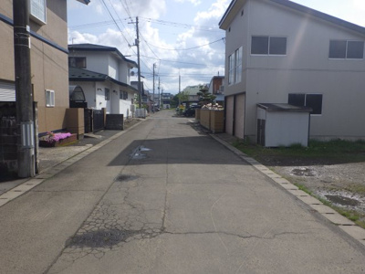 【前面道路含む現地写真】 | 大館市片山字八坂・分譲地B区画　