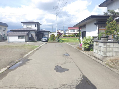 【前面道路含む現地写真】 | 大館市片山字八坂・分譲地B区画　