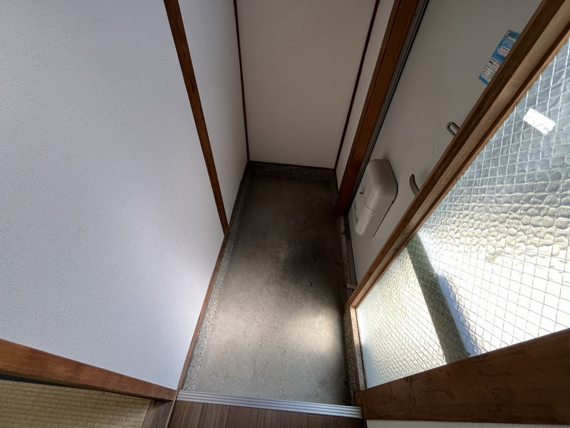 青谷ハイツの玄関